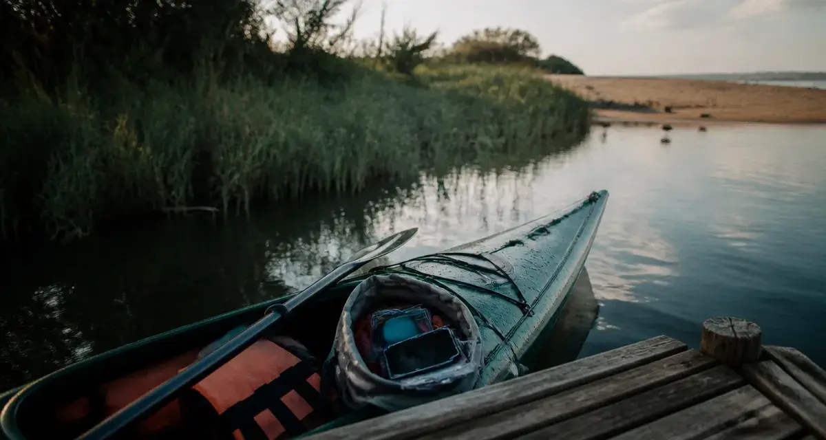 Passion nature kayak : kayak près d’une berge, lecture de l’eau et oiseaux, sécurité.
