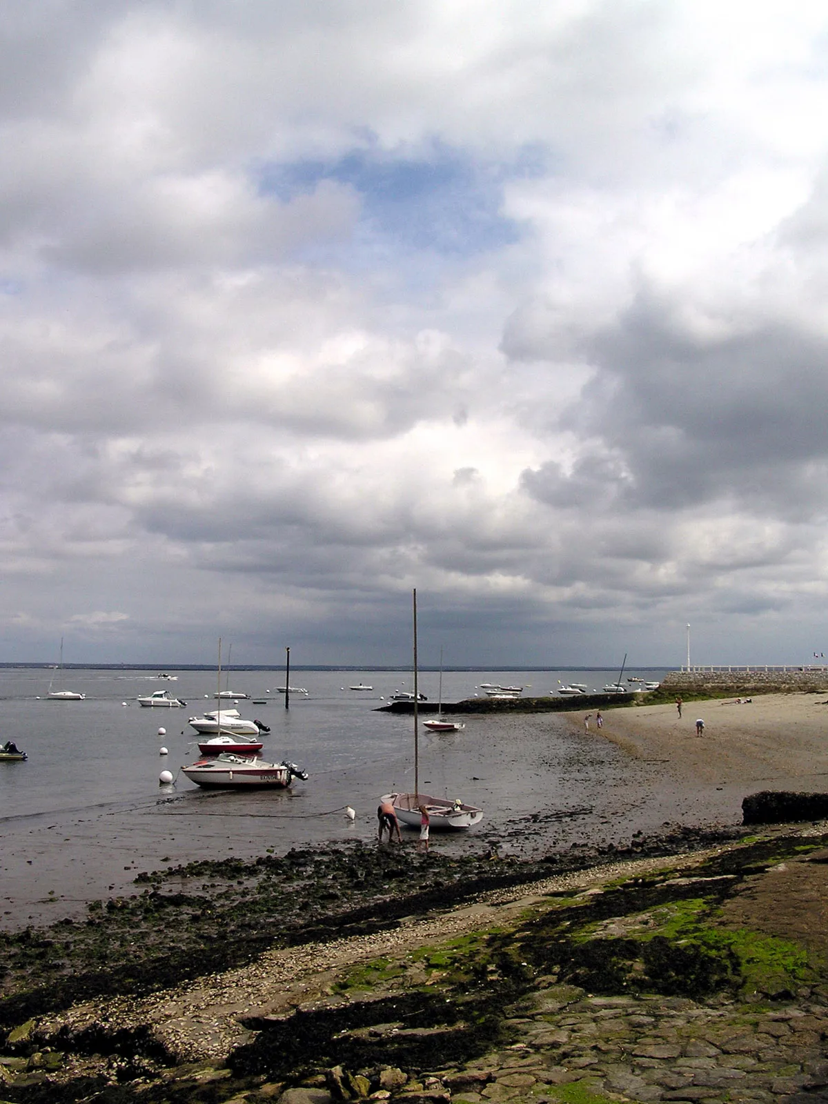 Le Bassin à marée basse, sur le littoral du secteur des Abatilles.