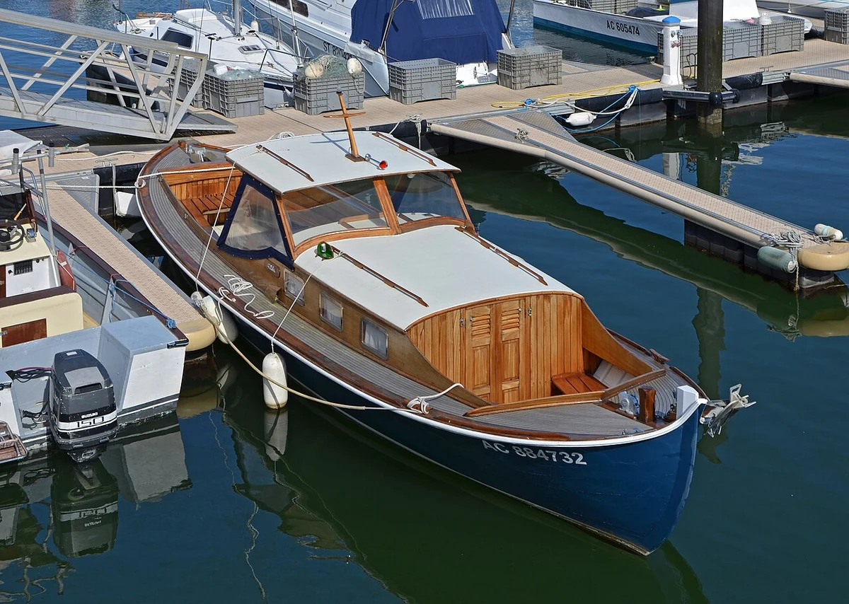 Une pinasse dans le port d’Arcachon.