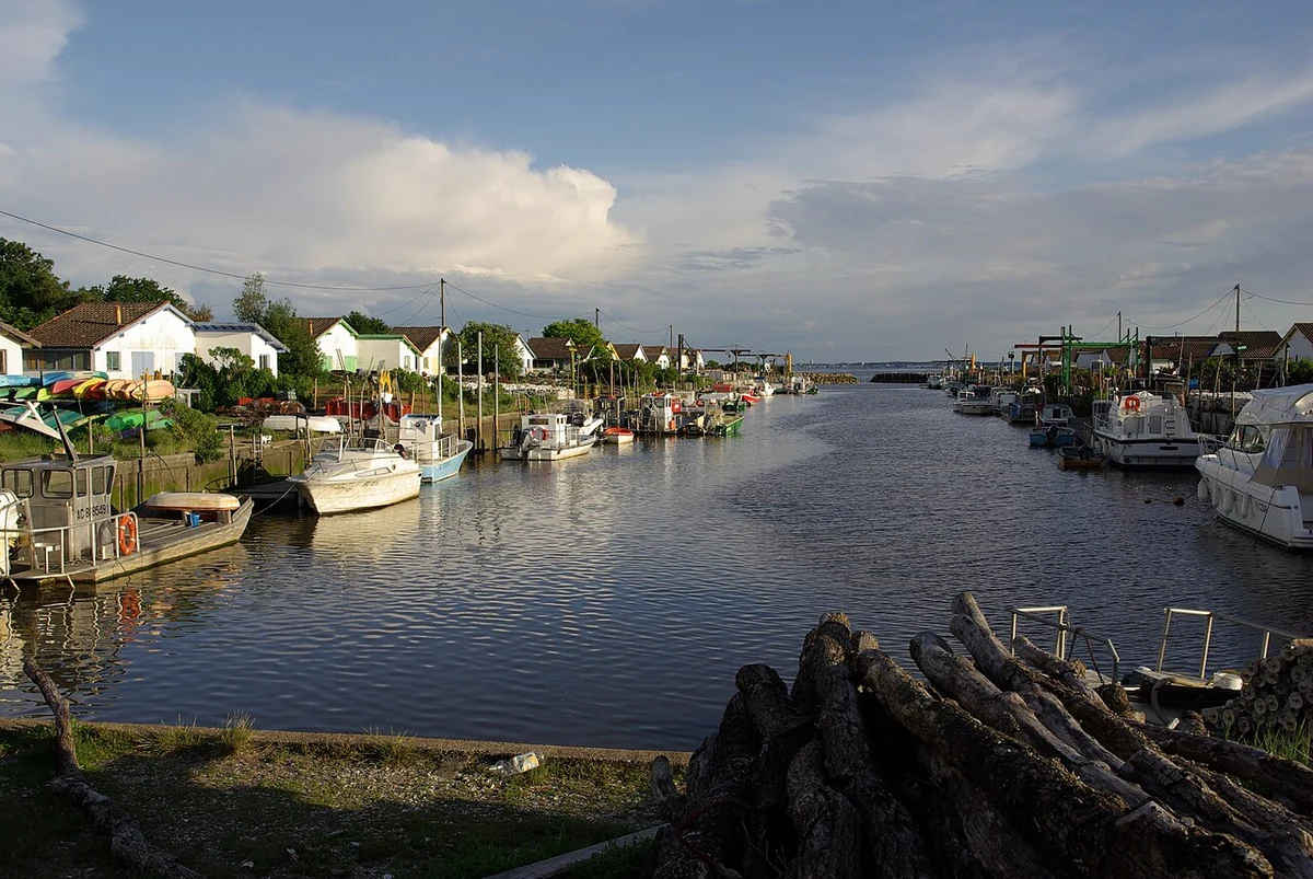 Le port ostréicole d’Arès.