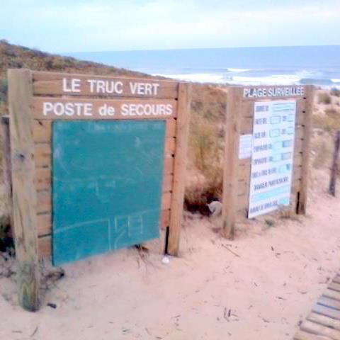 Accès et poste de secours de la plage du Truc Vert
